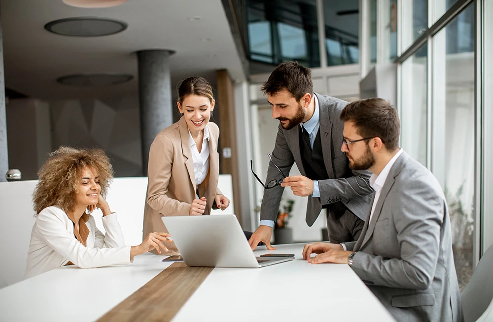 Para los administradores, PlaytiveX es el centro de control definitivo que simplifica la complejidad operativa. Con nuestras herramientas, puedes gestionar desde un solo lugar